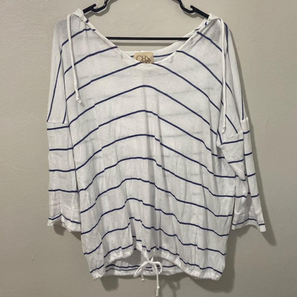 Medium hooded medium-sleeve too. Sheer look, white with navy stripe